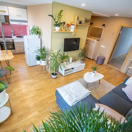 Beautiful & Spacious In Apartment